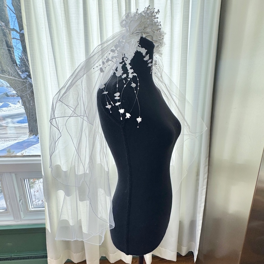 Vintage 1980s headpiece veil, tulle pouf, multi-tier, cascade beaded hearts